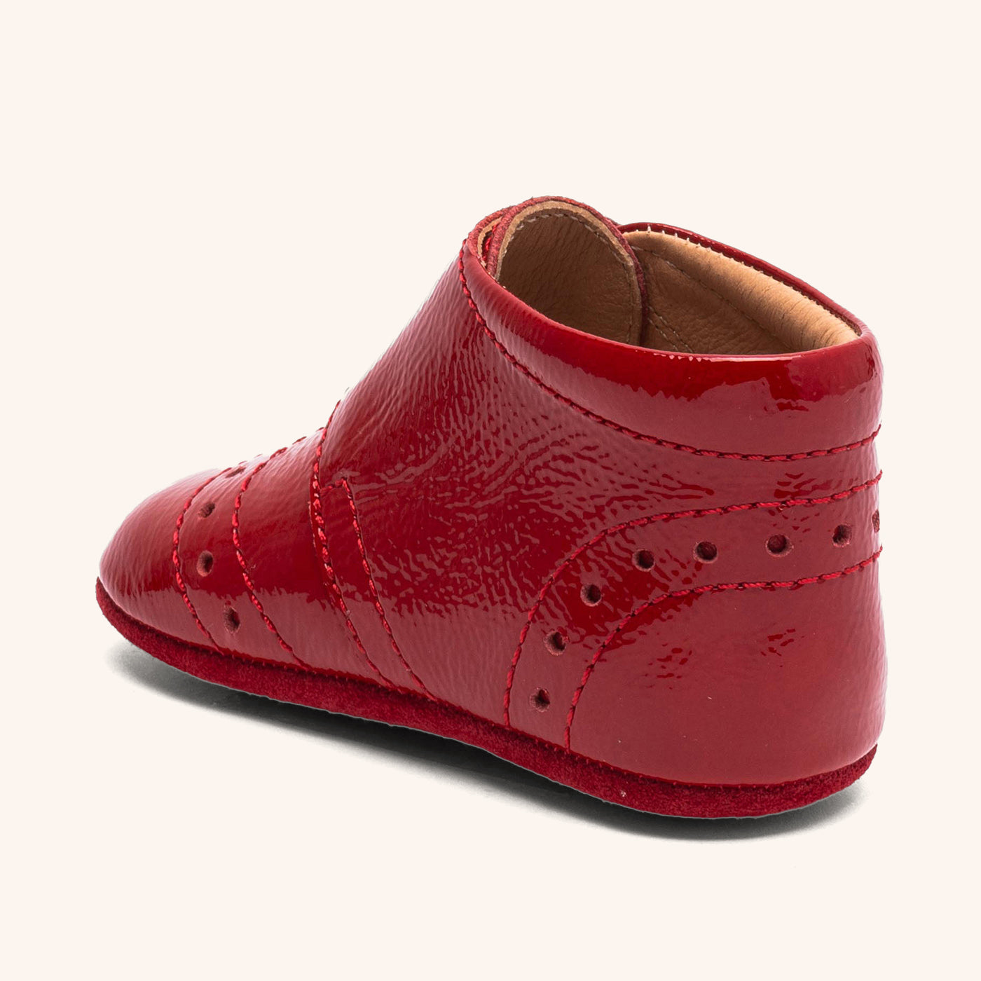 bisgaard-petit-hausschuh-elegant-brogue-details-red-patent image 2