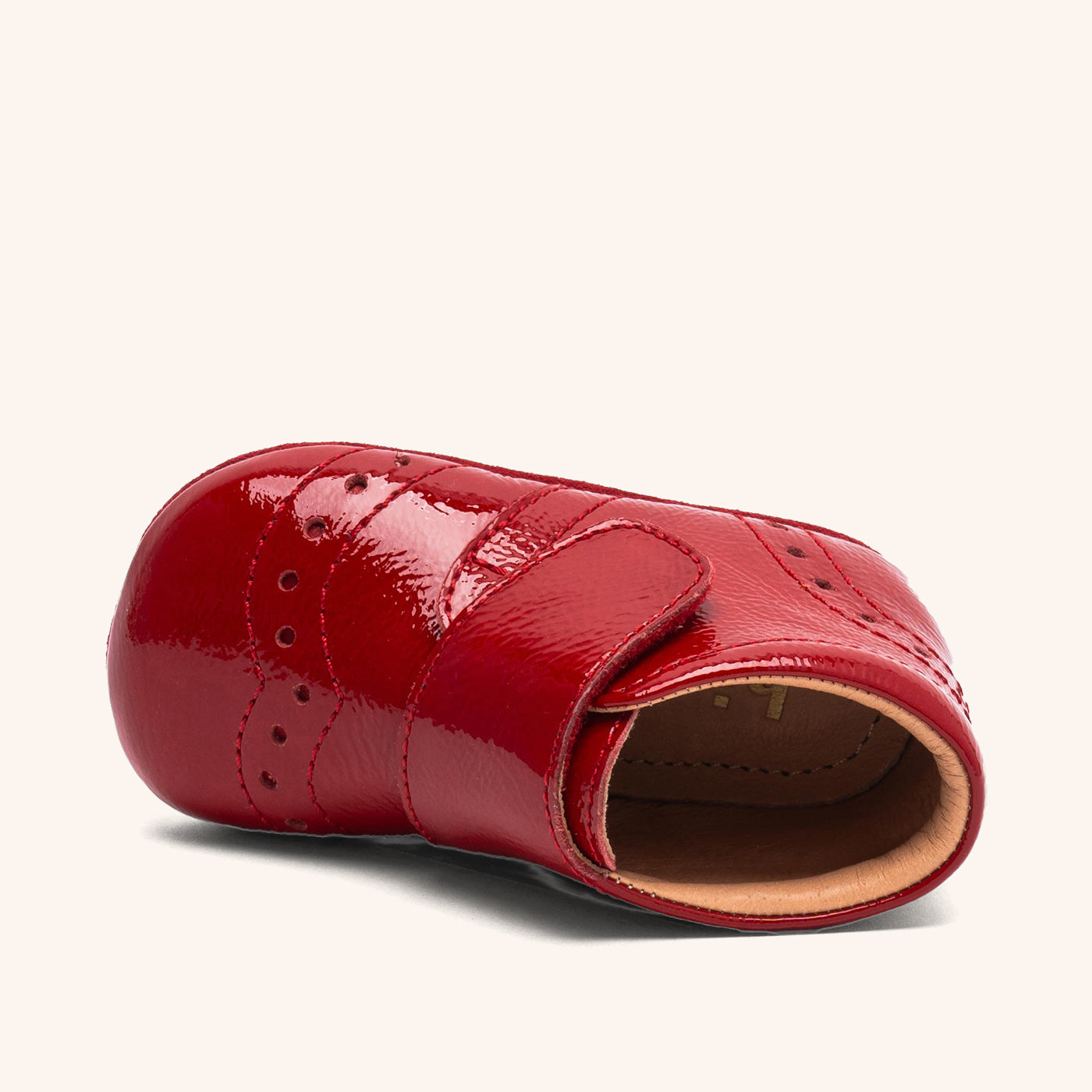bisgaard-petit-hausschuh-elegant-brogue-details-red-patent image 3