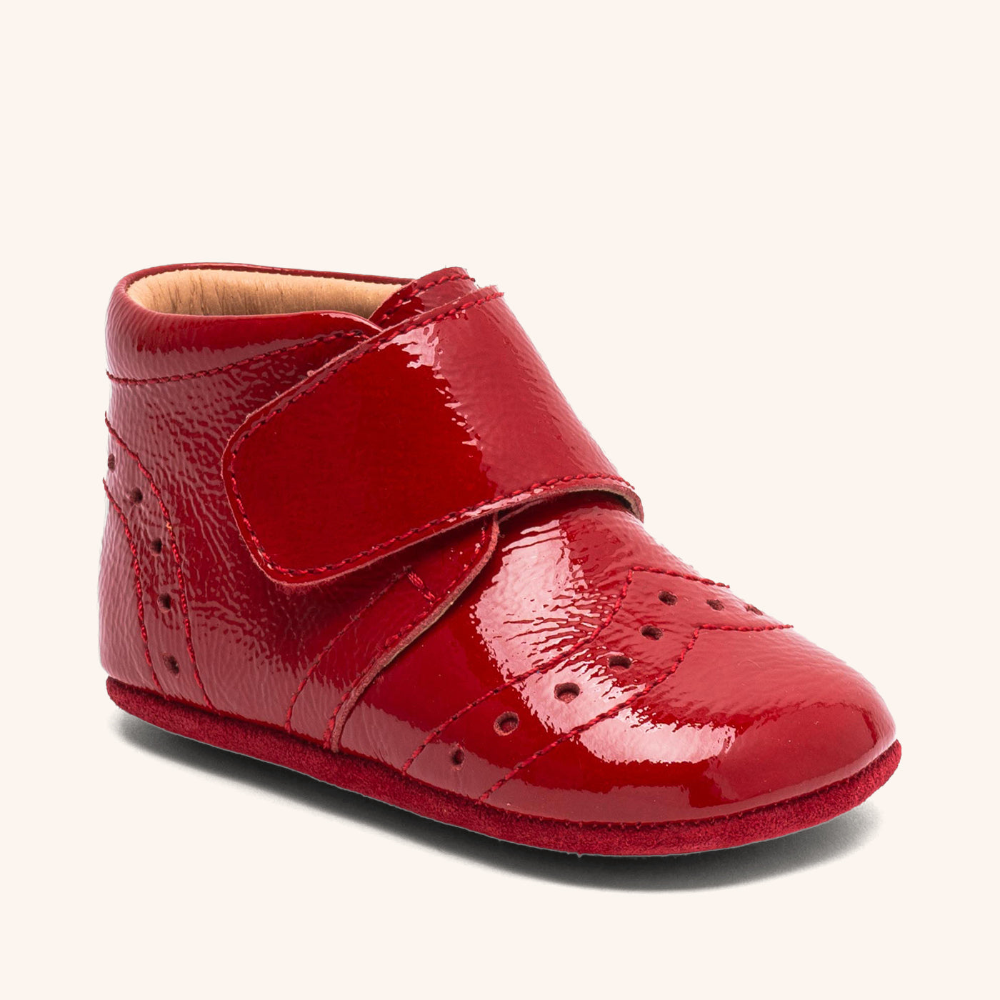bisgaard-petit-hausschuh-elegant-brogue-details-red-patent image 1
